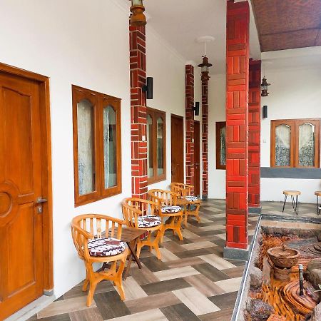 Zen Moon Hostel Yogyakarta Exterior photo