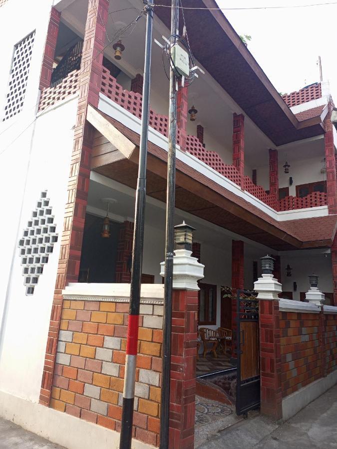 Zen Moon Hostel Yogyakarta Exterior photo