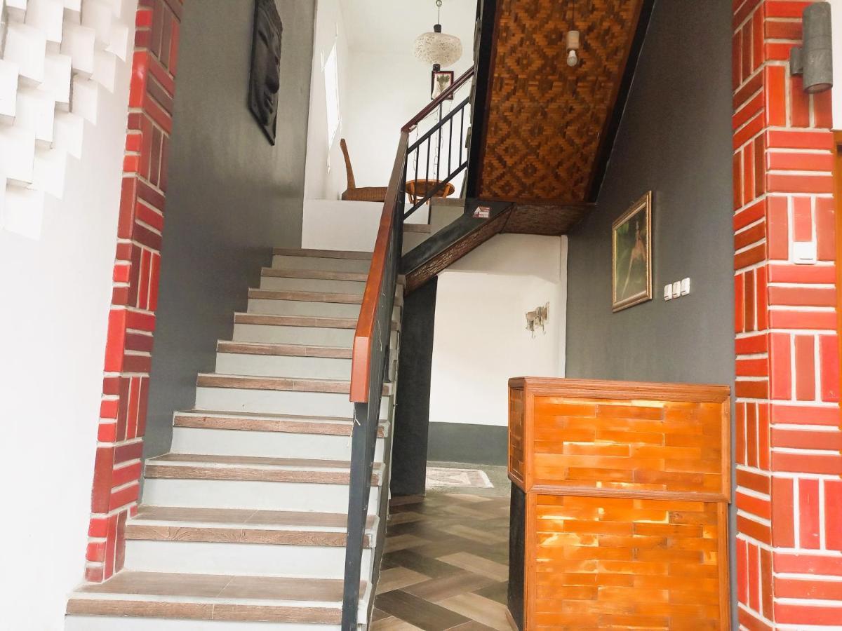 Zen Moon Hostel Yogyakarta Exterior photo