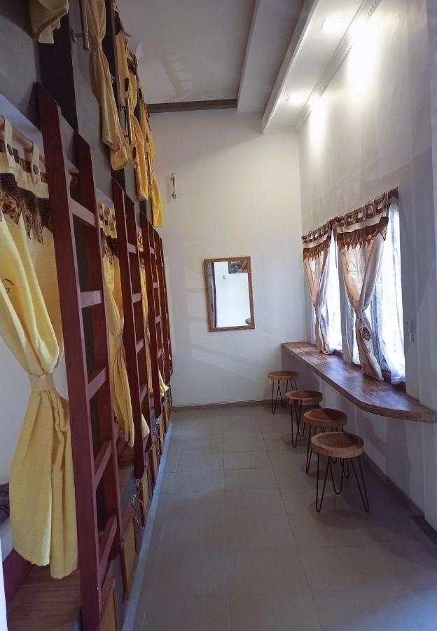 Zen Moon Hostel Yogyakarta Exterior photo
