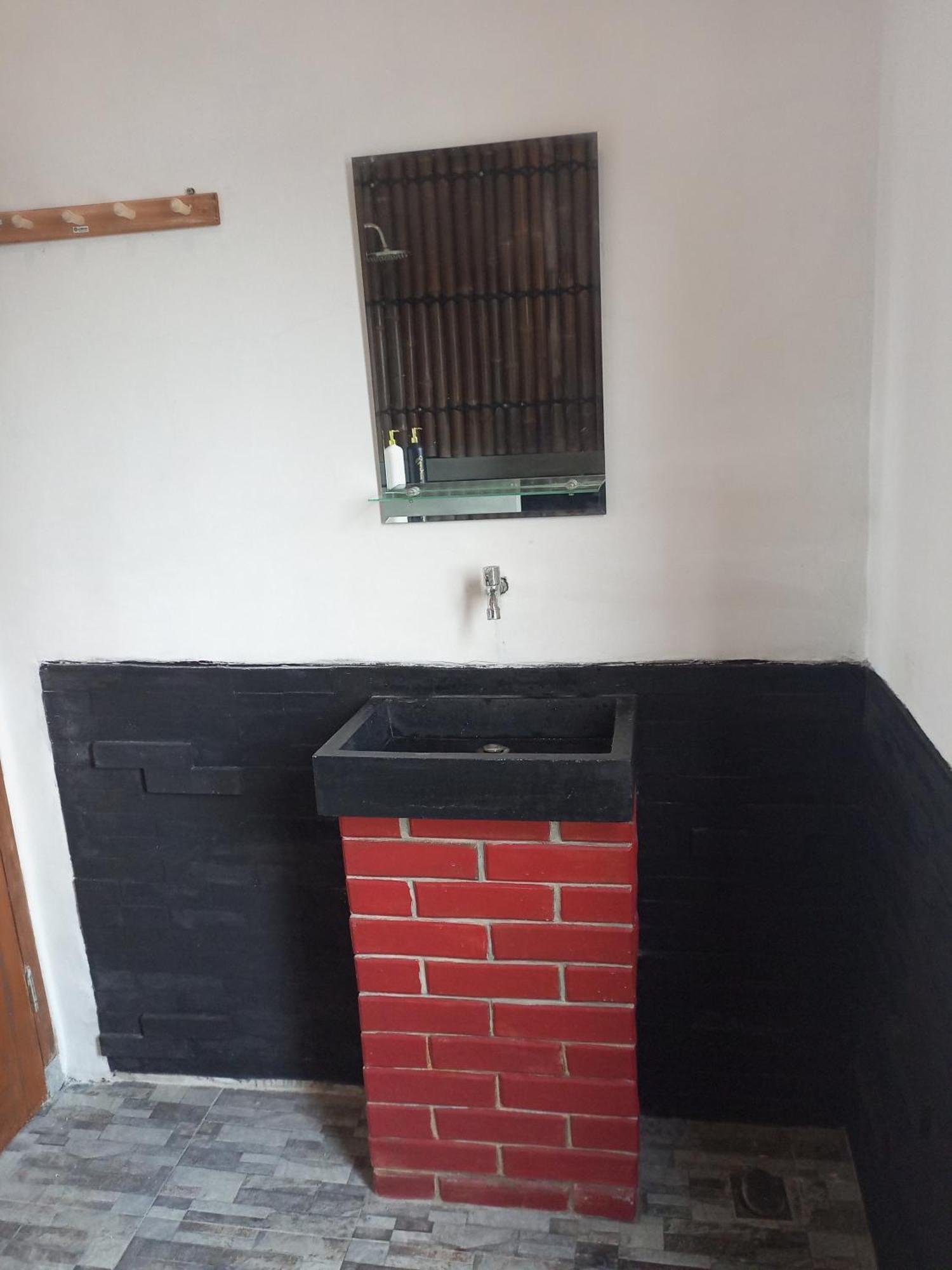 Zen Moon Hostel Yogyakarta Exterior photo