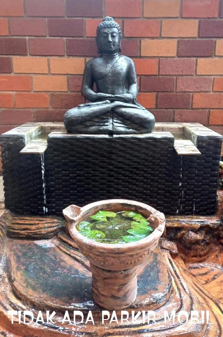 Zen Moon Hostel Yogyakarta Exterior photo